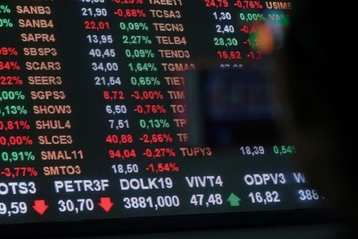 Abertura de mercado: o que esperar do Ibovespa e dólar nesta 6ª-feira